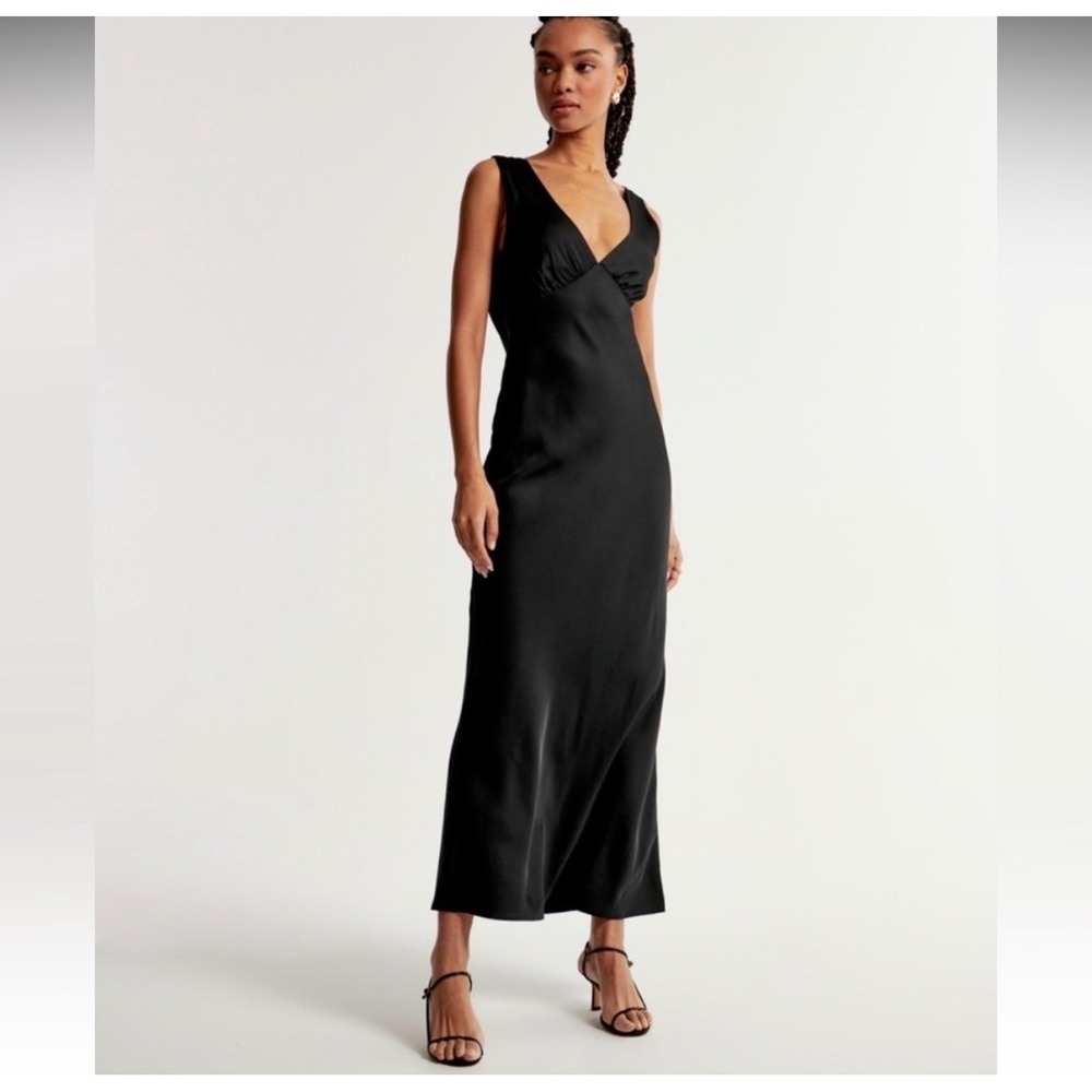 Abercrombie & Fitch Black Satin Cowl Back Maxi Dress V-Neck Size MT Romantic